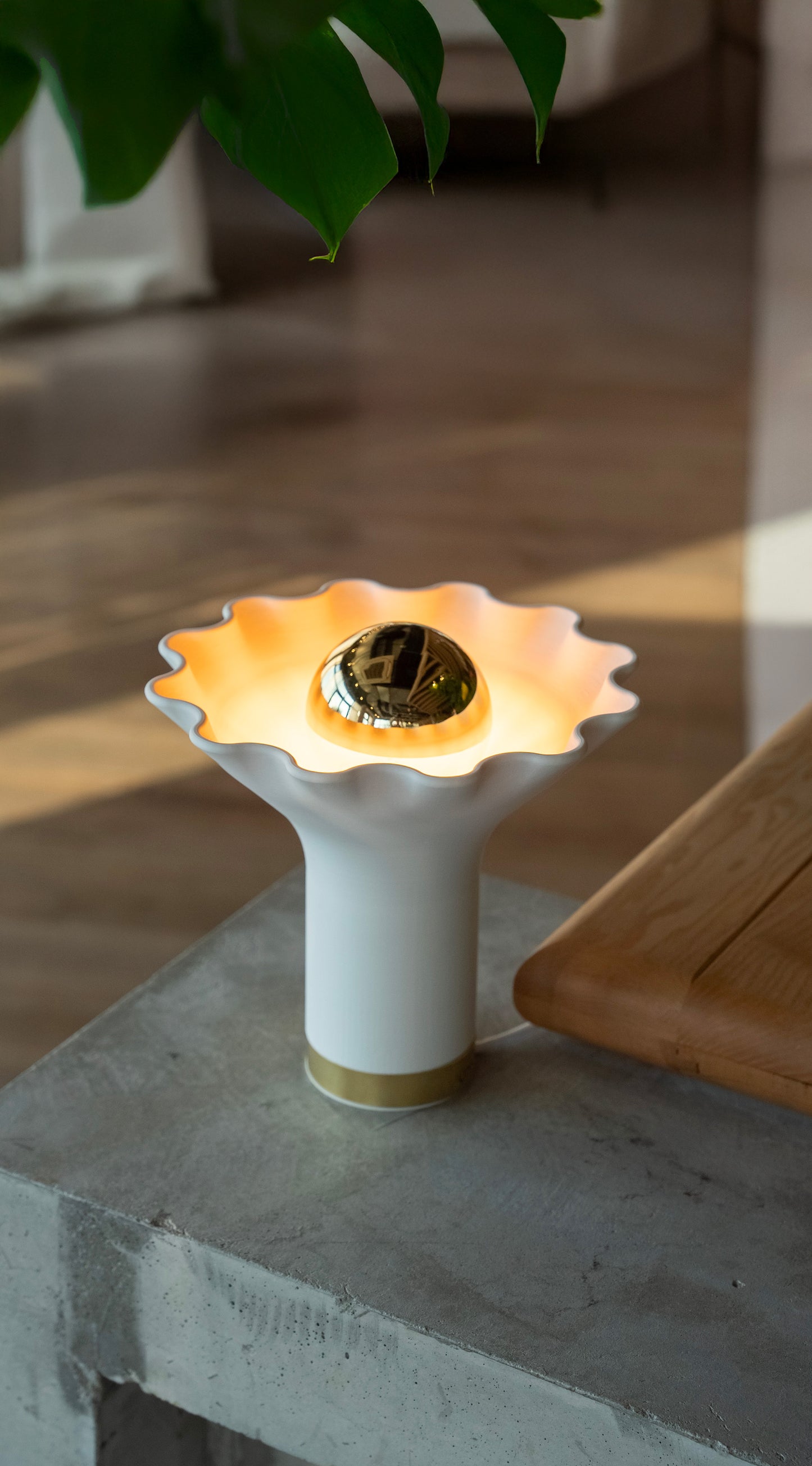 Lampe design ampoule doré